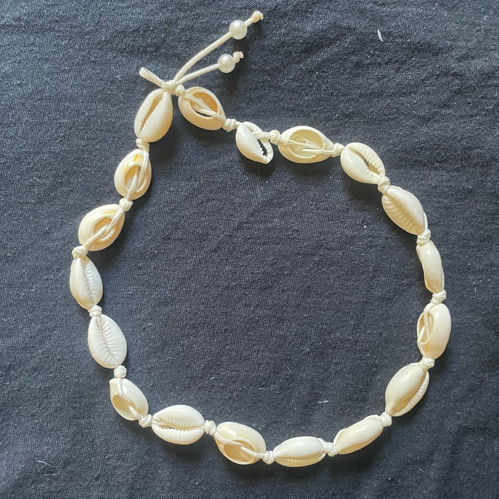 90s style pula shell necklace